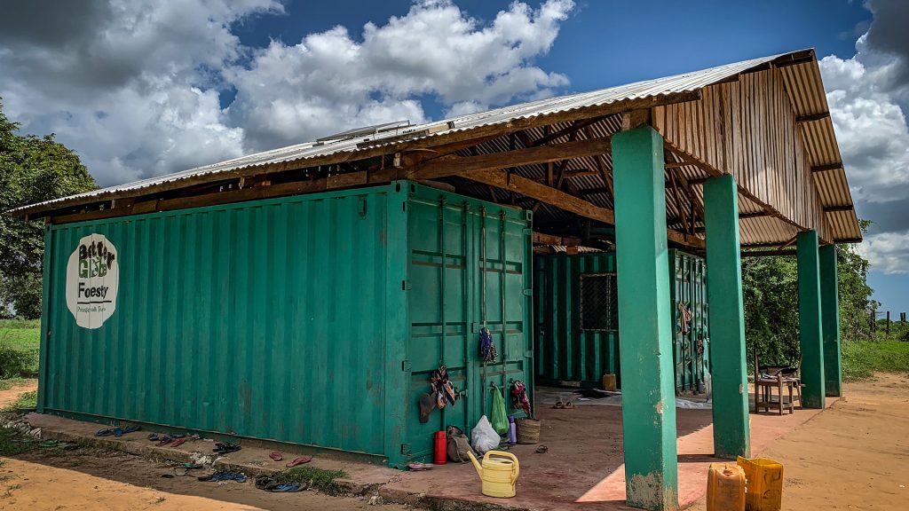 Huvudkontoret och lagret på plantagen i Nyongoro. Foto: Torgny Johnsson